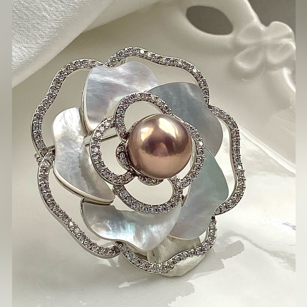 P240-Handmade Metallic Edison Pearl And Mother-of-Pearl Flower Brooch/Pendant - Picture 2 of 11